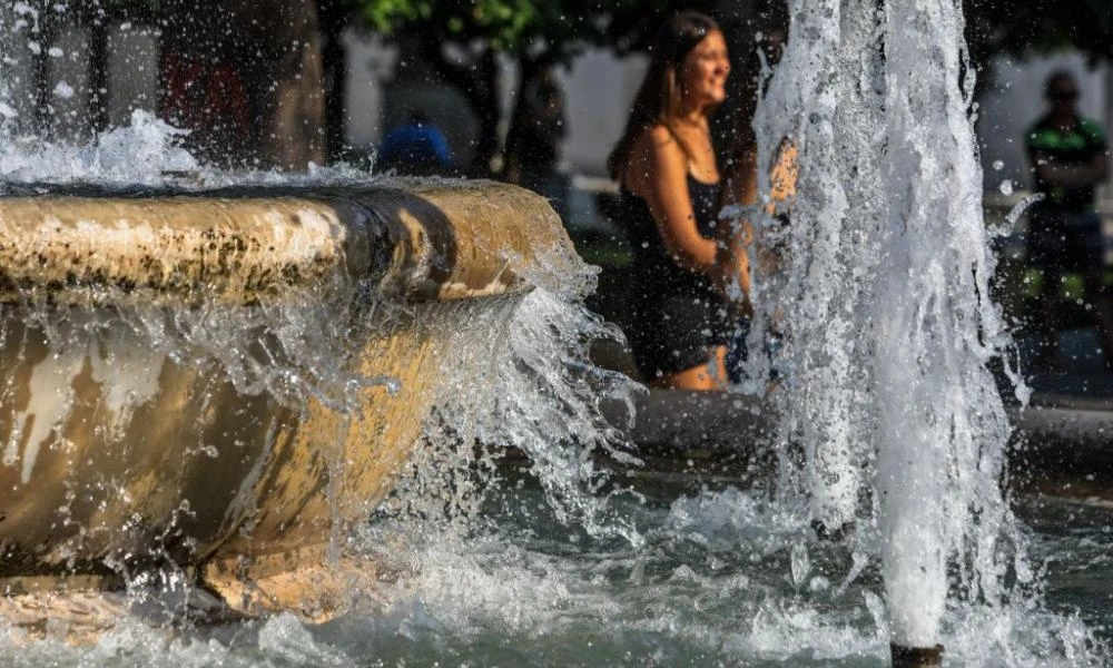 Αντιμέτωπη με μίνι καύσωνα και αφρικανική σκόνη η χώρα τα επόμενα 24ωρα